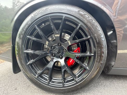 Used 2015 Dodge Challenger SRT Hellcat RWD image 16