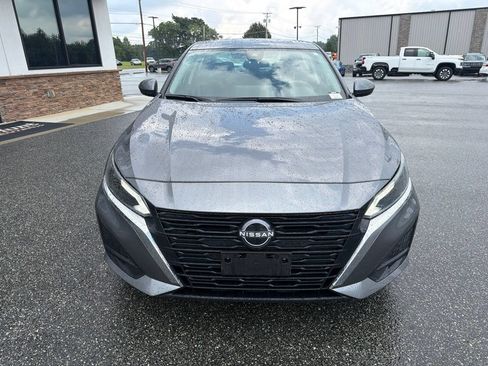 Used 2024 Nissan Altima 2.5 SV w/ SV Premium Package AWD/4WD image 12