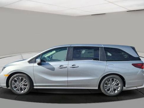 New 2026 Honda Odyssey Touring image 2