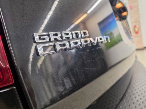 Used 2018 Dodge Grand Caravan SE FWD image 32