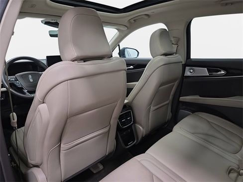 Used 2023 Lincoln Nautilus Reserve w/ Equipment Group 202A image 10