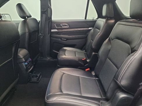 Used 2019 Ford Explorer Limited w/ Ford Safe & Smart Package FWD image 18