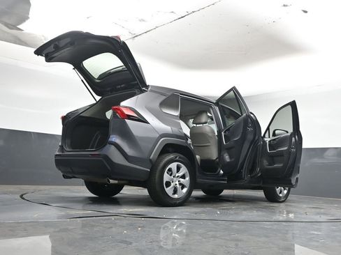 Used 2022 Toyota RAV4 LE image 40