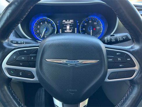 Used 2020 Chrysler Pacifica Touring-L image 26