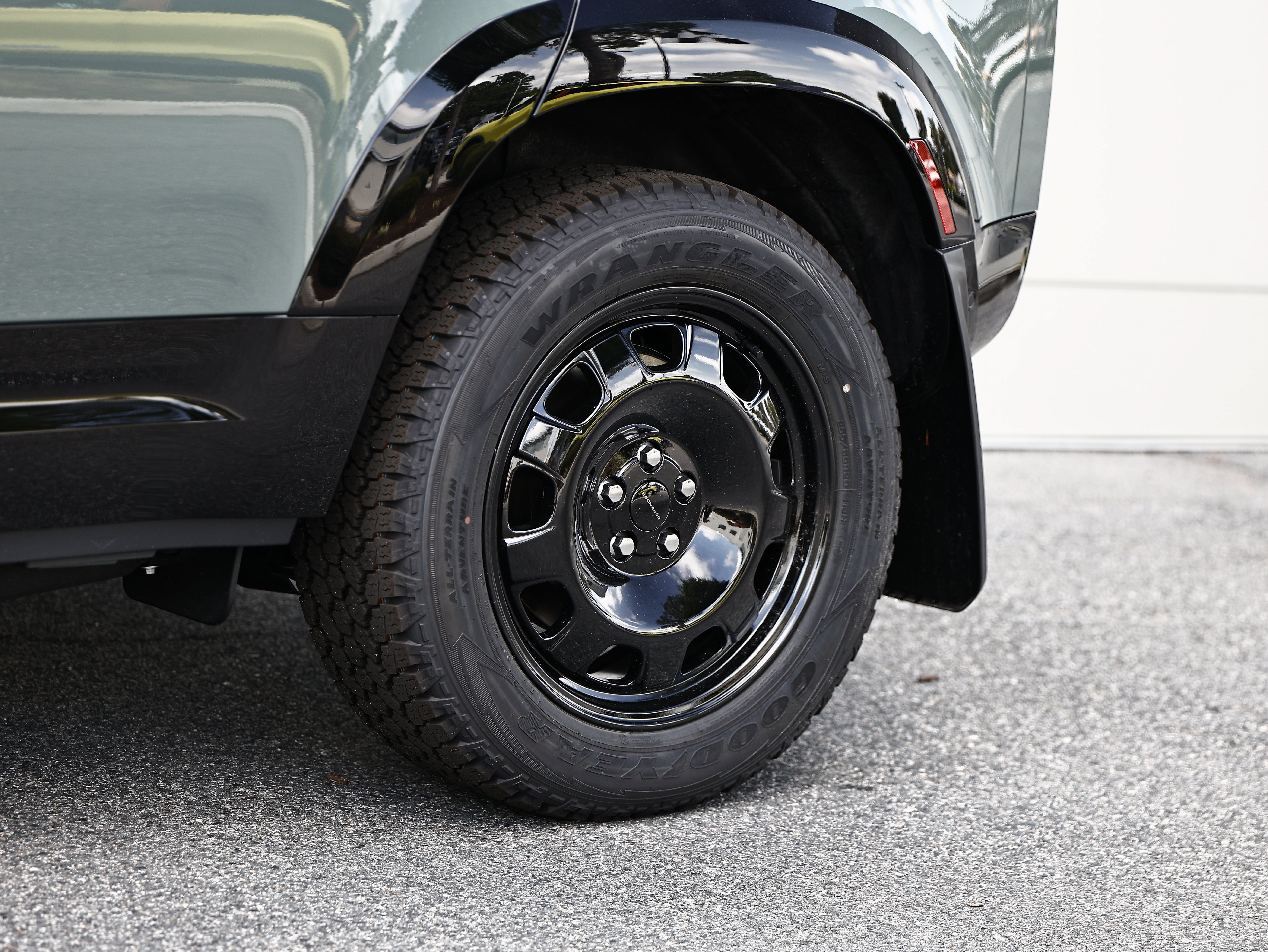 New 2026 Land Rover Defender 110 AWD/4WD image 6