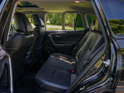 Used 2021 Toyota RAV4 XLE Premium AWD/4WD image 27