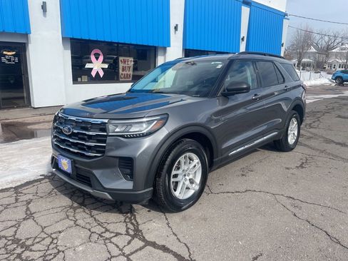 Used 2025 Ford Explorer Active image 1