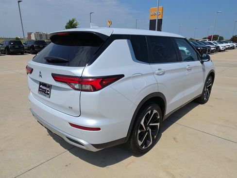 Used 2024 Mitsubishi Outlander SE AWD/4WD image 5
