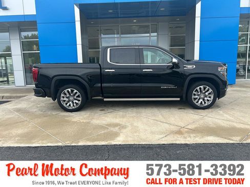 Used 2025 GMC Sierra 1500 Denali w/ Denali Reserve Package AWD/4WD image 3