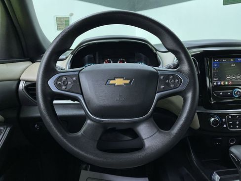 Used 2022 Chevrolet Traverse LS image 19