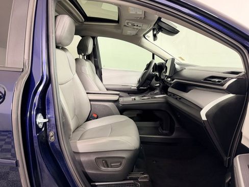 Used 2025 Toyota Sienna XLE w/ XLE Plus Package FWD image 30