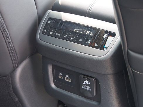 New 2025 Nissan Pathfinder Platinum image 15