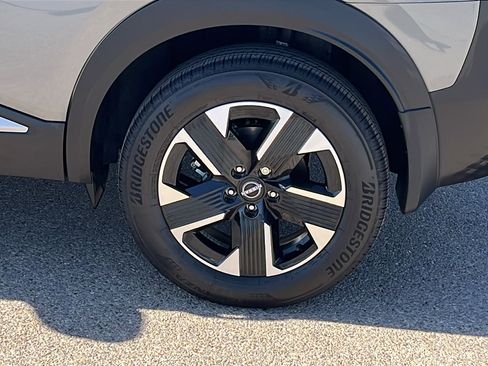 Used 2025 Nissan Kicks SV image 5