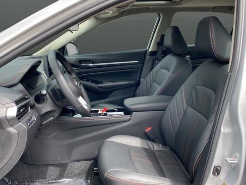 Used 2025 Nissan Altima 2.5 SR w/ SR Premium Package AWD/4WD image 9