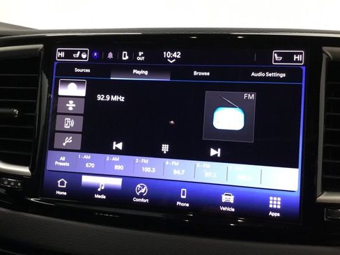 Used 2024 Chrysler Pacifica Touring-L image 27