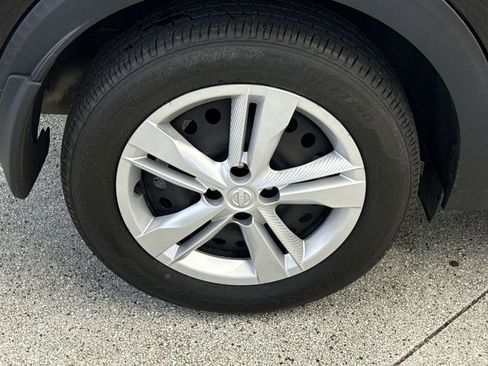 Used 2022 Nissan Kicks S image 44