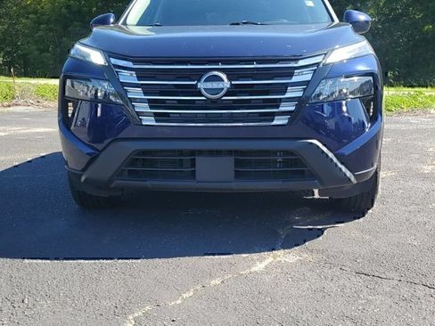Used 2025 Nissan Rogue SV FWD image 2