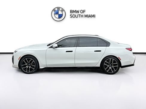 Used 2024 BMW 740i image 4