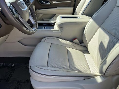 Used 2021 GMC Yukon XL Denali w/ Denali Premium Package image 30