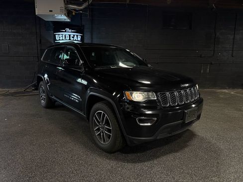Used 2019 Jeep Grand Cherokee Laredo w/ 18" Wheel & 8.4" Radio Group AWD/4WD image 9