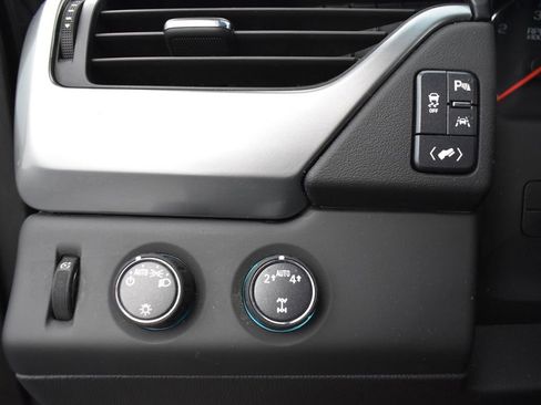 Used 2020 Chevrolet Suburban LT image 12