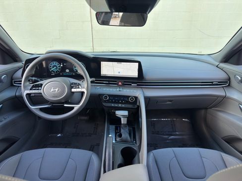 Used 2024 Hyundai Elantra SEL FWD image 11