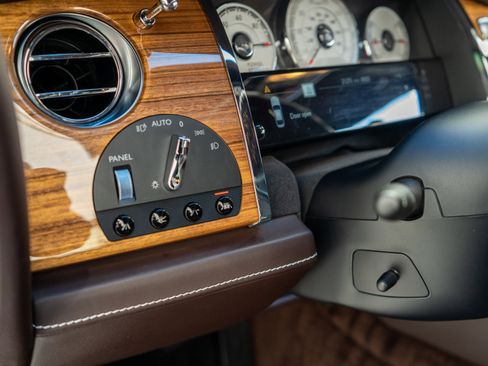 Used 2016 Rolls-Royce Wraith image 16