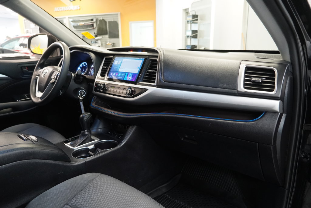 Used 2019 Toyota Highlander LE w/ Protection Package #3 AWD/4WD image 37