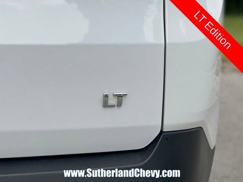 Used 2023 Chevrolet Traverse LT FWD image 12
