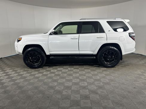Used 2016 Toyota 4Runner SR5 RWD image 2