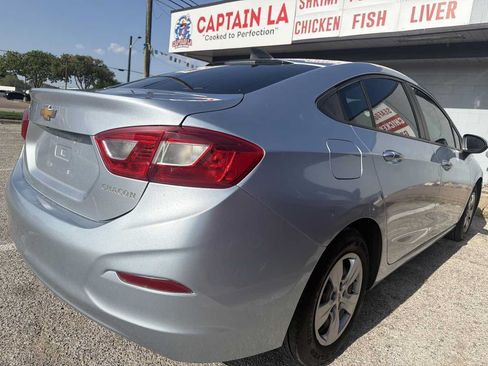 Used 2017 Chevrolet Cruze LS FWD image 3