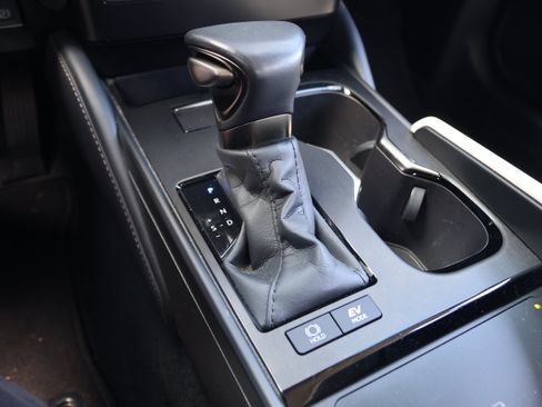 Certified 2024 Lexus ES 300h Ultra Luxury w/ Accessory Package (Z2) FWD image 29