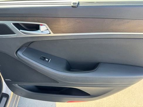 Used 2015 Hyundai Genesis 3.8 w/ Option Group 04 image 9
