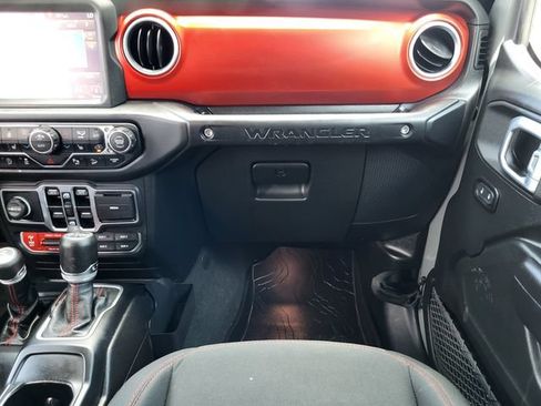 Used 2018 Jeep Wrangler Unlimited Rubicon AWD/4WD image 27