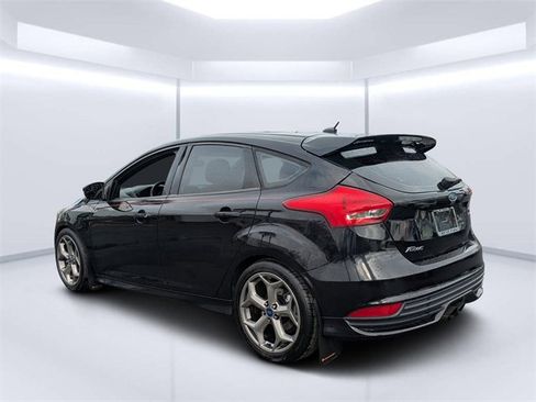 Used 2017 Ford Focus ST image 5