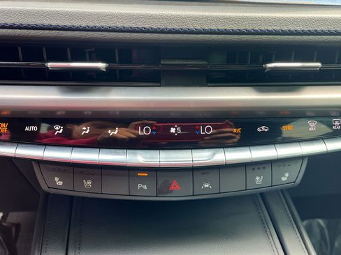Used 2024 Cadillac XT4 Sport FWD image 16