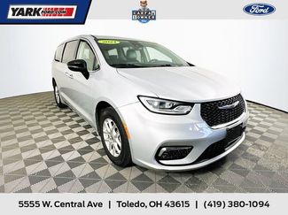 Used 2024 Chrysler Pacifica Touring-L 360° Tour