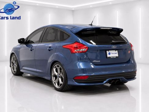 Used 2018 Ford Focus ST FWD image 4