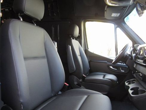 Used 2024 Mercedes-Benz Sprinter 3500 image 16