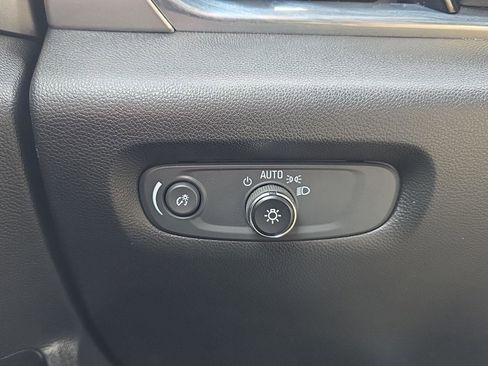 Used 2023 Chevrolet Traverse LT image 18