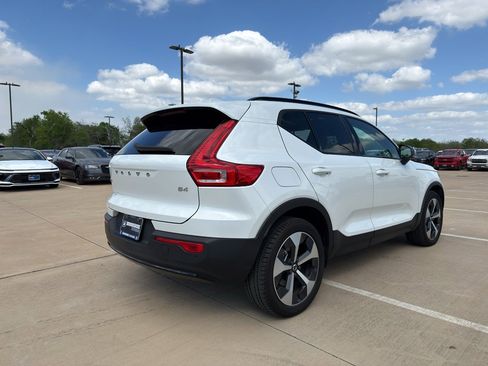 Used 2023 Volvo XC40 B4 Ultimate image 5