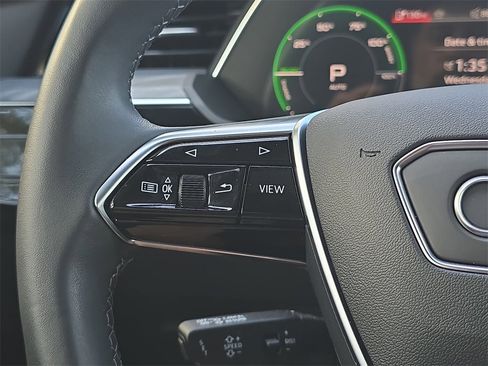 Used 2024 Audi Q8 e-tron Premium Plus image 17