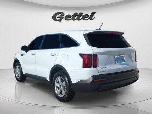 Used 2023 Kia Sorento LX FWD image 7