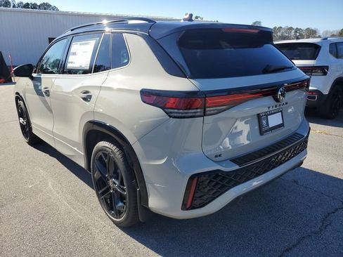 New 2026 Volkswagen Tiguan SE R-Line FWD image 6