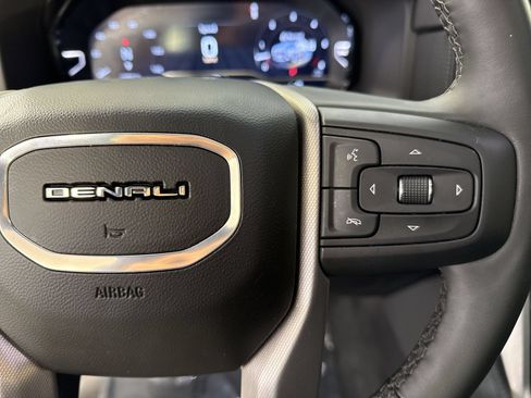 Used 2024 GMC Yukon XL Denali AWD/4WD image 12