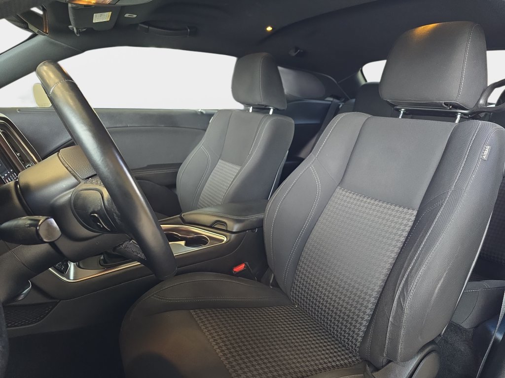 Used 2018 Dodge Challenger SXT RWD image 17