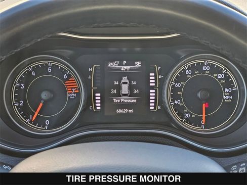 Used 2020 Jeep Cherokee Latitude Plus w/ Cold Weather Group image 25