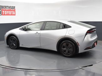 Used 2025 Toyota Prius LE video 2