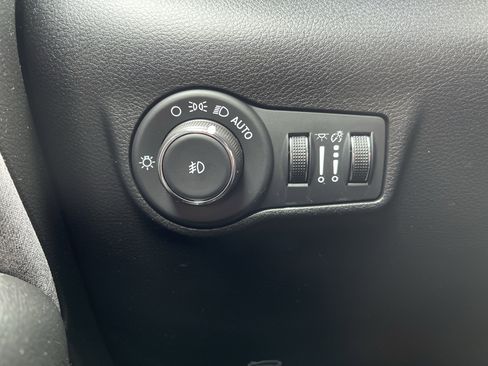 Used 2024 Jeep Compass Latitude image 18