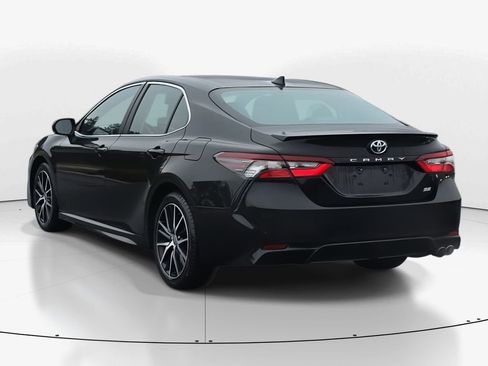 Used 2023 Toyota Camry SE image 7